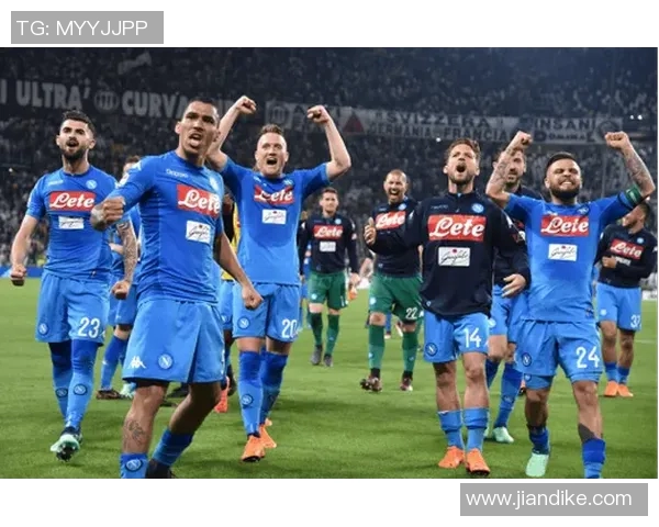 欧洲杯赛场球迷情绪爆发引发广泛讨论和热议 欧洲杯赛场球迷情绪爆发引发广泛讨论和热议